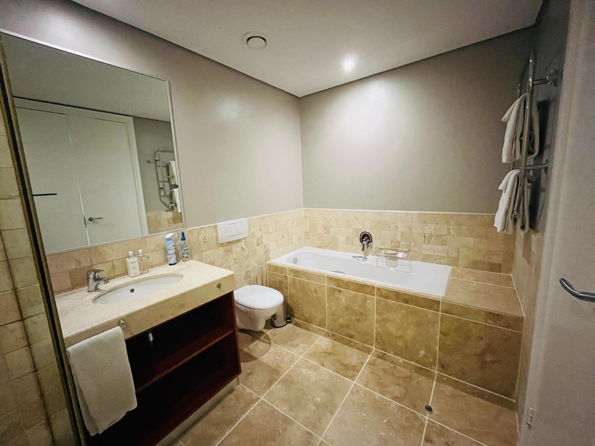 Luxurious Secure V&a Waterfront Apartment
